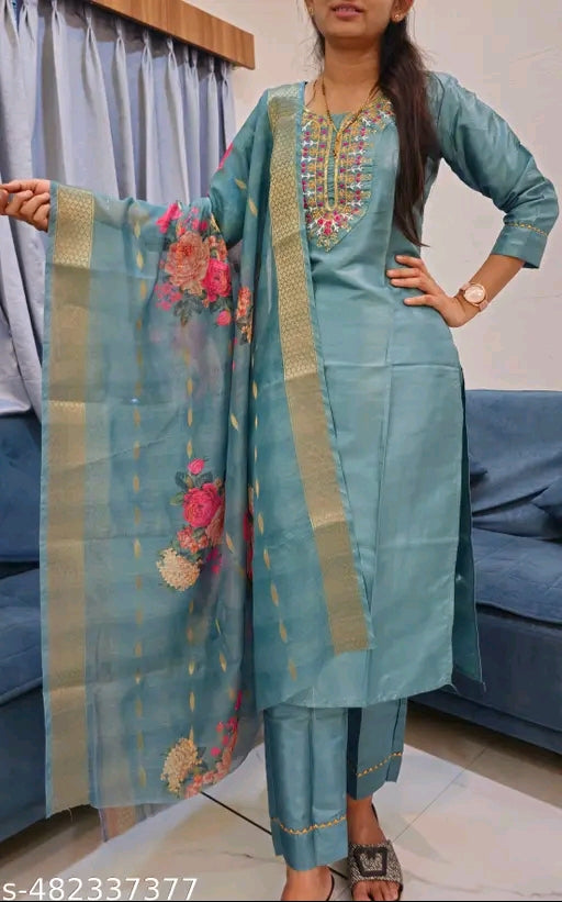 Charvi Superior Women Dupatta Sets