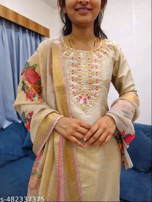 Charvi Superior Women Dupatta Sets