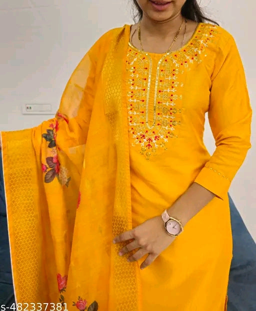 Charvi Superior Women Dupatta Sets