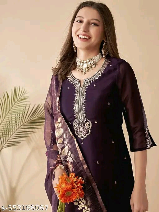 Charvi Sensational Women Kurta Sets