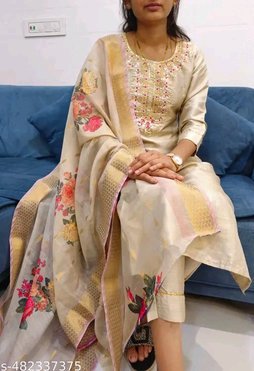 Charvi Superior Women Dupatta Sets