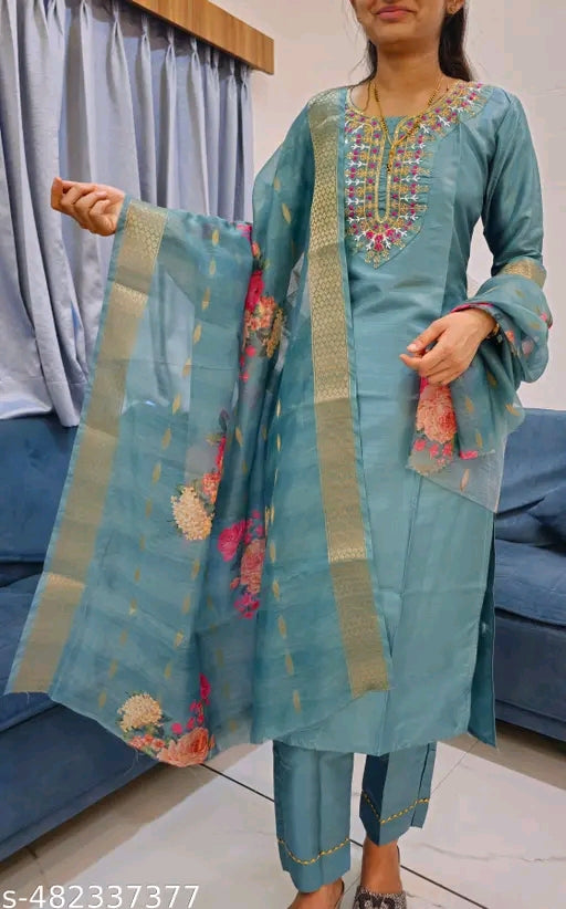 Charvi Superior Women Dupatta Sets
