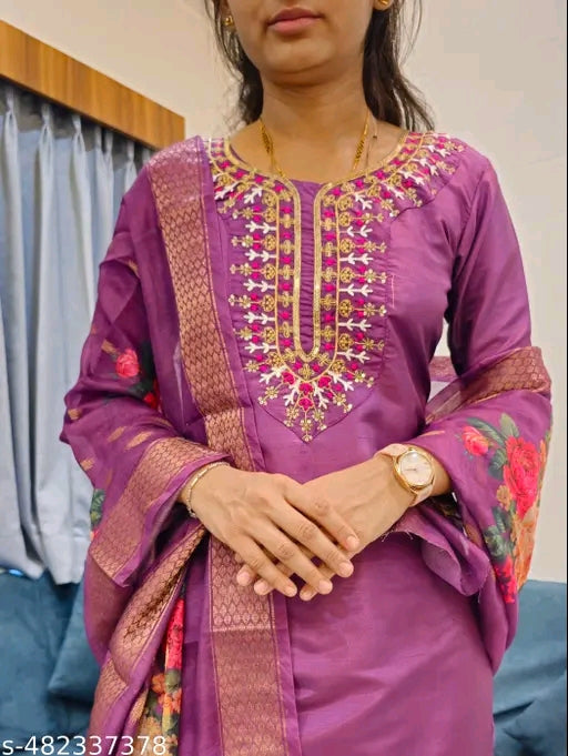 Charvi Superior Women Dupatta Sets