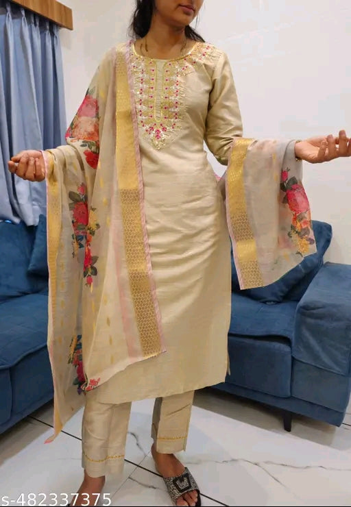 Charvi Superior Women Dupatta Sets