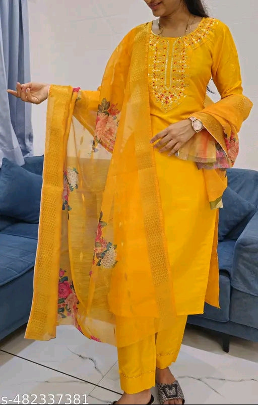 Charvi Superior Women Dupatta Sets